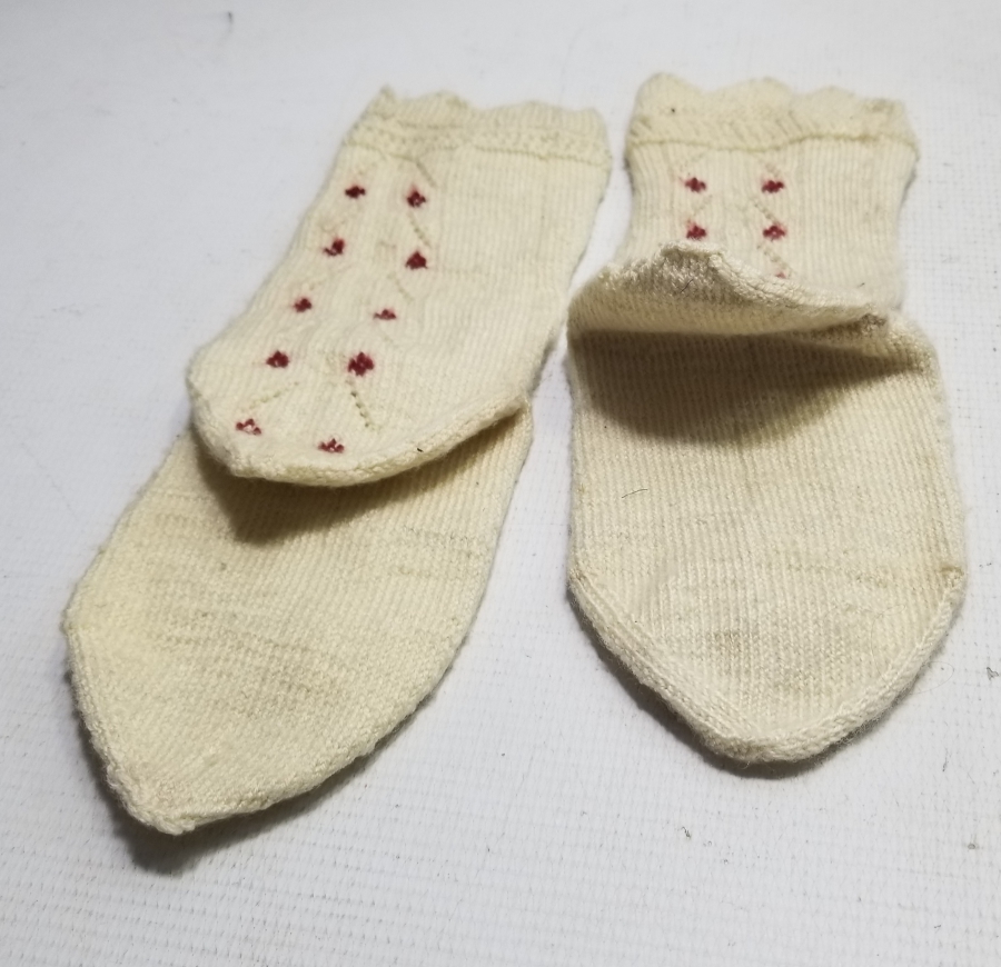 ÜZERİ HAYAT AĞACI MOTİFLİ EL ÖRME YÖRÜK ÇORABI