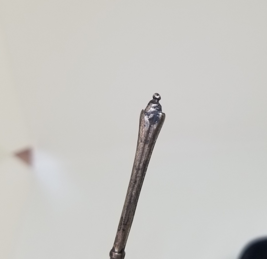 ÜST KISMI LALE FORMUNDA OSMANLI DÖNEMİ GÜMÜŞ İĞNE