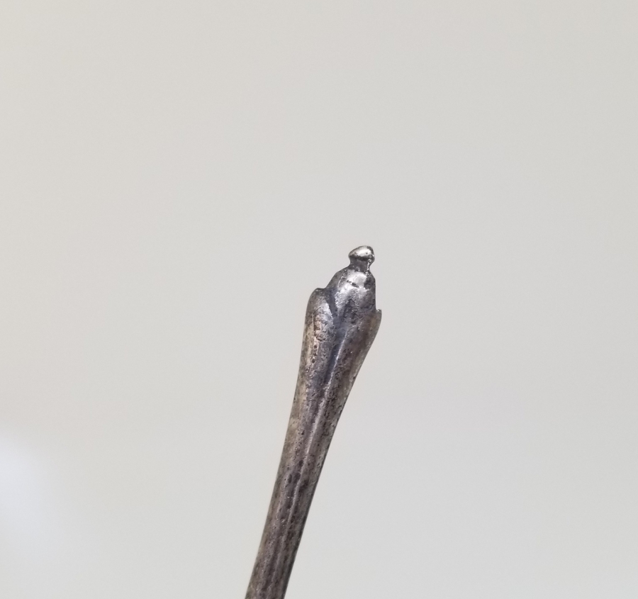 ÜST KISMI LALE FORMUNDA OSMANLI DÖNEMİ GÜMÜŞ İĞNE