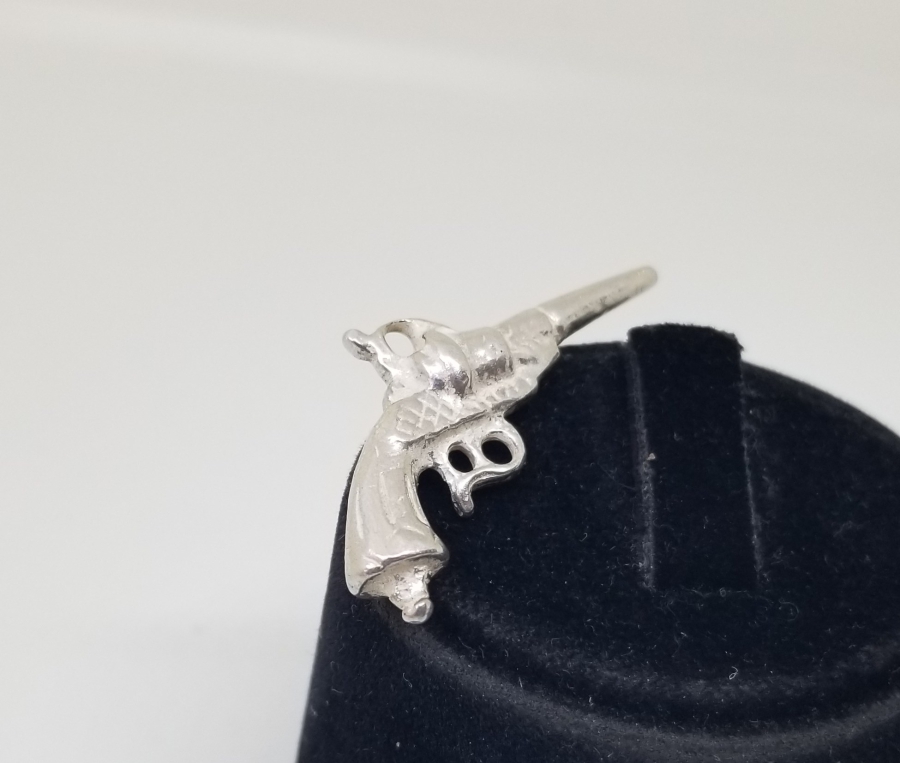 OSMANLI DÖNEMİ PİŞTOV FORMUNDA YAPILMIŞ GÜMÜŞ KÖSTEK SALLAMA PARÇASI