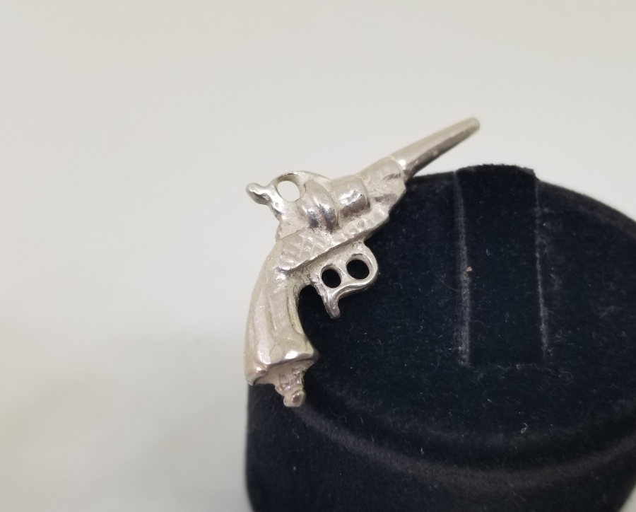 OSMANLI DÖNEMİ PİŞTOV FORMUNDA YAPILMIŞ GÜMÜŞ KÖSTEK SALLAMA PARÇASI