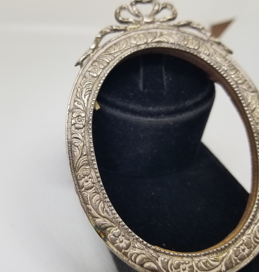 KABARTMA İŞÇİLİKLİ OSMANLI DÖNEMİ GÜMÜŞ FOTOĞRAF ÇERÇEVESİ