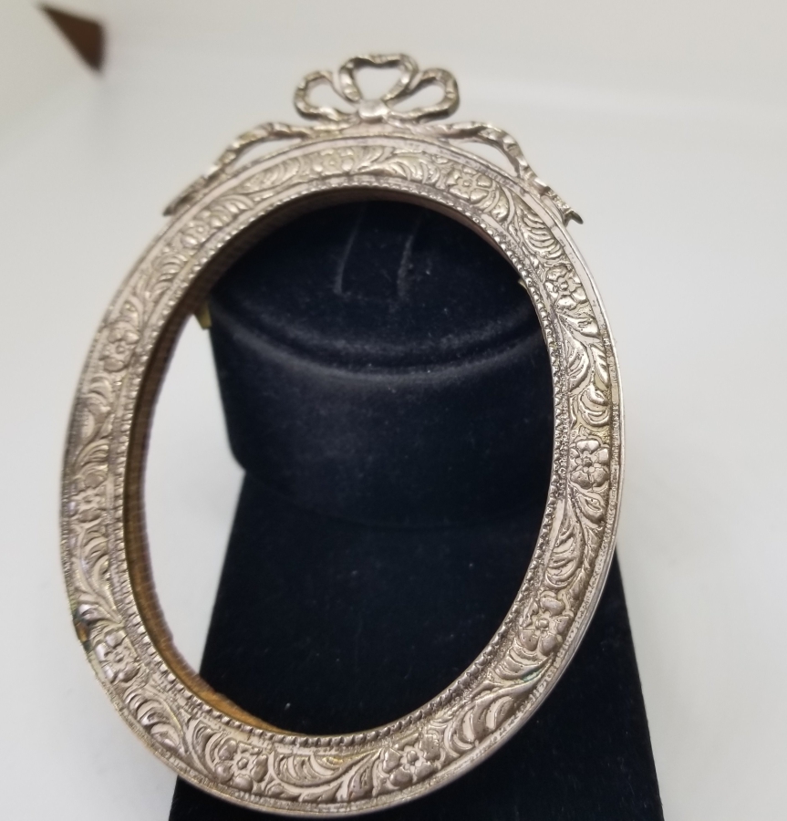 KABARTMA İŞÇİLİKLİ OSMANLI DÖNEMİ GÜMÜŞ FOTOĞRAF ÇERÇEVESİ