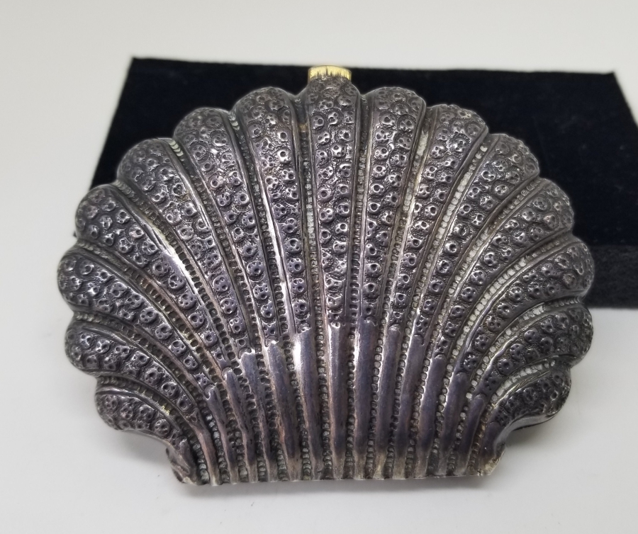 KABARTMA İŞÇİLİKLİ VE SAH DAMGALI GÜMÜŞ CÜZDAN