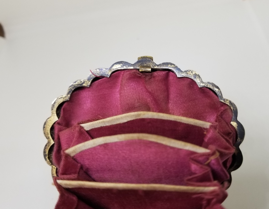 KABARTMA İŞÇİLİKLİ VE SAH DAMGALI GÜMÜŞ CÜZDAN