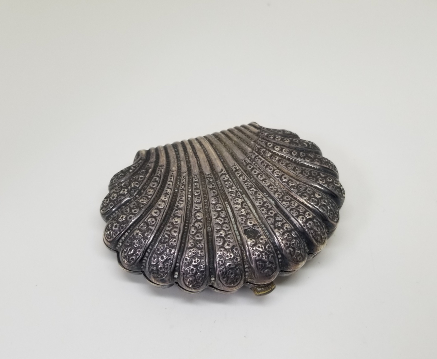 KABARTMA İŞÇİLİKLİ VE SAH DAMGALI GÜMÜŞ CÜZDAN