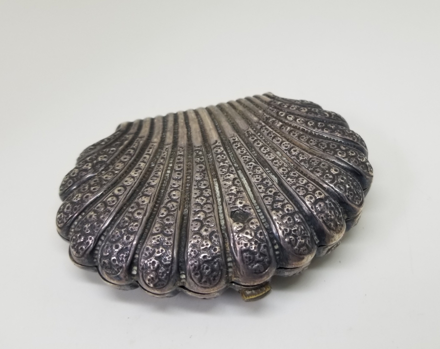 KABARTMA İŞÇİLİKLİ VE SAH DAMGALI GÜMÜŞ CÜZDAN