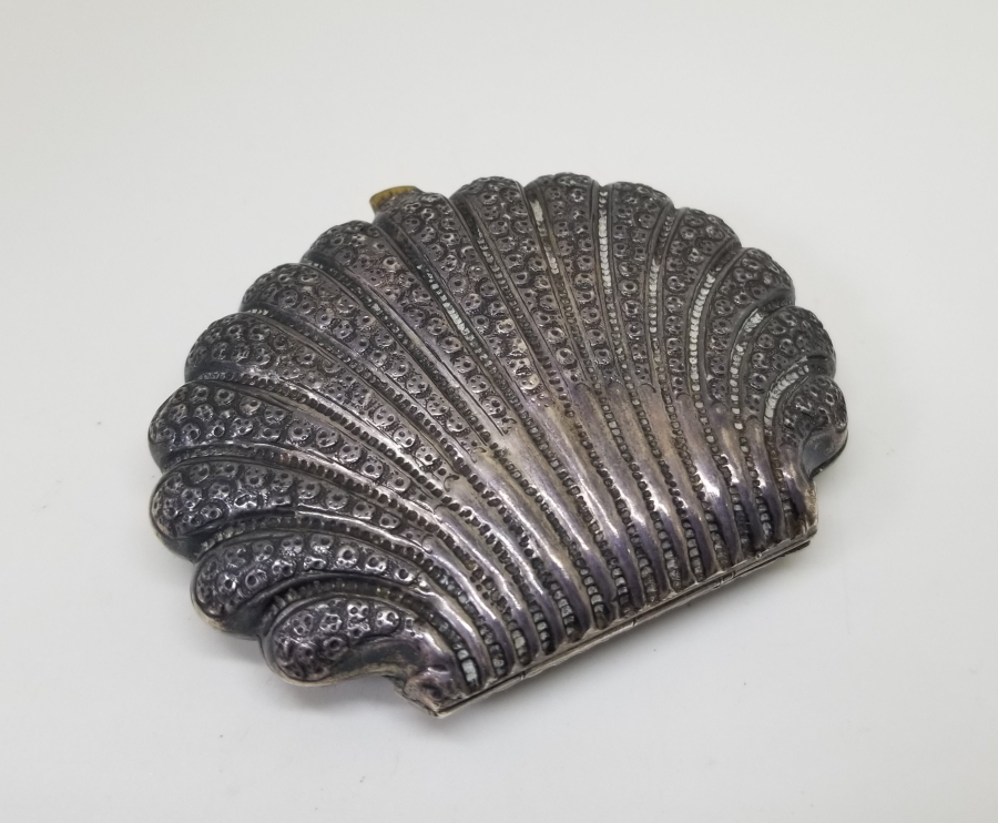 KABARTMA İŞÇİLİKLİ VE SAH DAMGALI GÜMÜŞ CÜZDAN