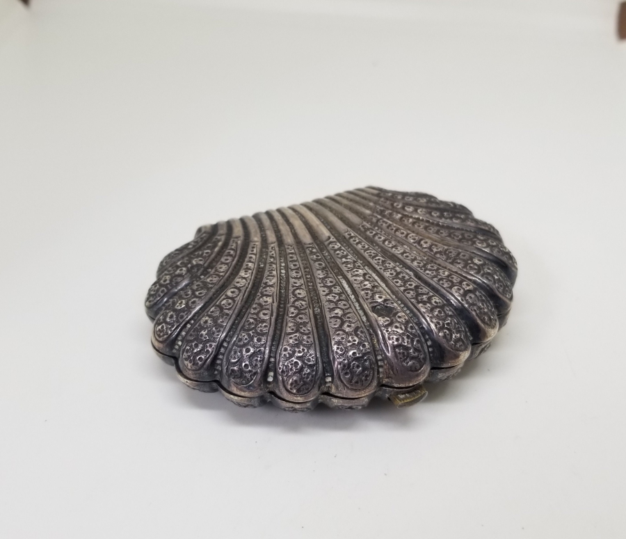 KABARTMA İŞÇİLİKLİ VE SAH DAMGALI GÜMÜŞ CÜZDAN