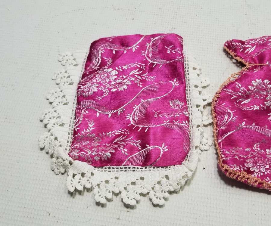 OSMANLI DÖNEMİ ELMASİYE KUMAŞTAN YAPILMIŞ İKİ ADET İPEK KESE