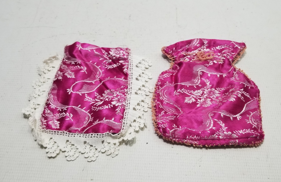 OSMANLI DÖNEMİ ELMASİYE KUMAŞTAN YAPILMIŞ İKİ ADET İPEK KESE
