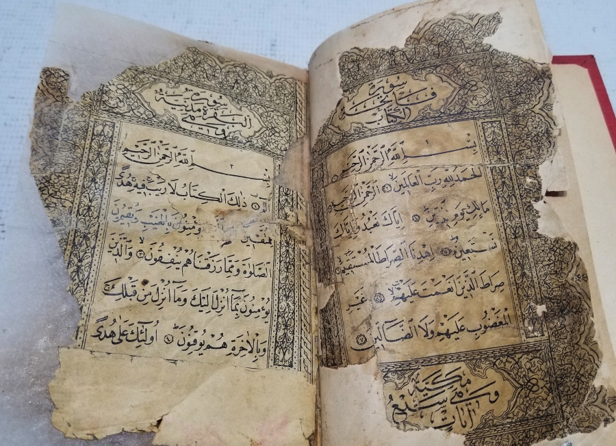 SARAY MATBAASINDA BASILMIŞ ABDÜLHAMİD HAN'IN ÖZEL KÜTÜPHANESİNE AİT ALTIN VARAKLI NADİR KUR'AN-I KERİM