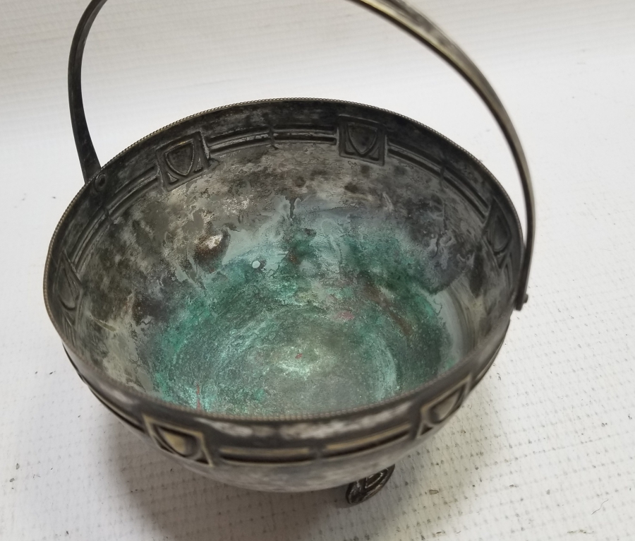 KABARTMA İŞÇİLİKLİ GÜMÜŞ KAPLAMA ANTİKA ŞEKERLİK