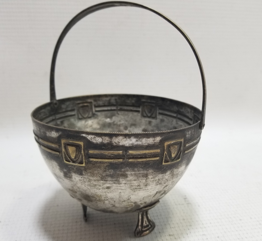 KABARTMA İŞÇİLİKLİ GÜMÜŞ KAPLAMA ANTİKA ŞEKERLİK