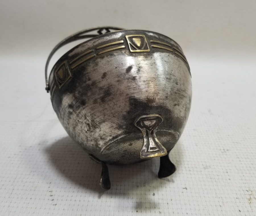 KABARTMA İŞÇİLİKLİ GÜMÜŞ KAPLAMA ANTİKA ŞEKERLİK