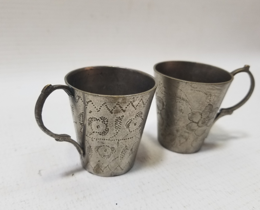 ÇİNTEMANİ İŞÇİLİKLİ İKİ ADET ANTİKA HAC HATIRASI KAHVE FİNCANI