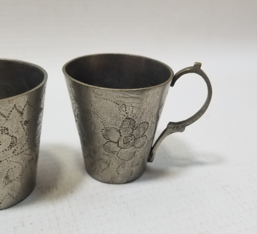 ÇİNTEMANİ İŞÇİLİKLİ İKİ ADET ANTİKA HAC HATIRASI KAHVE FİNCANI