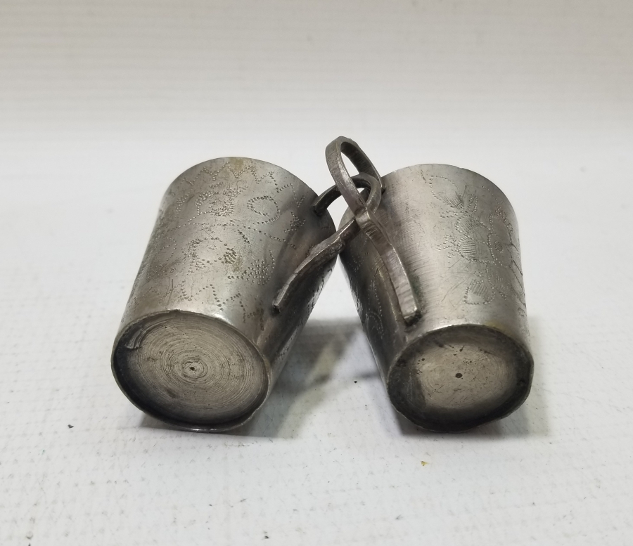 ÇİNTEMANİ İŞÇİLİKLİ İKİ ADET ANTİKA HAC HATIRASI KAHVE FİNCANI