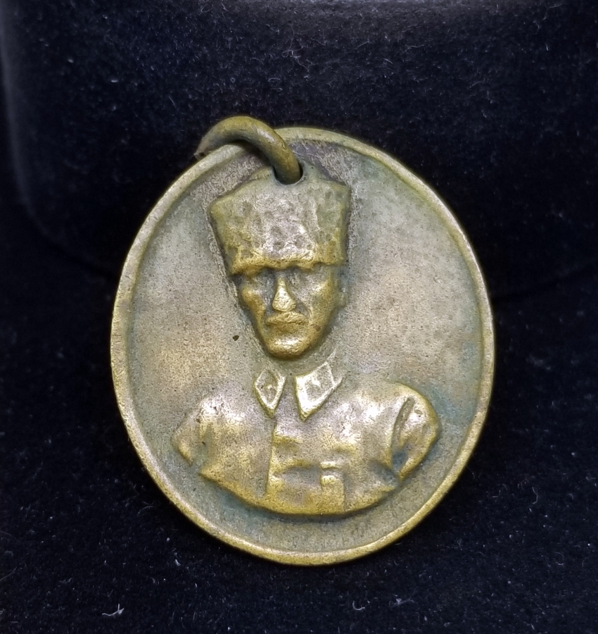 ÇOK NADİR ATATÜRK RESİMLİ OSMANLICA YAZILI HAKİMİYETİ MİLLİYE HATIRASI MADALYA