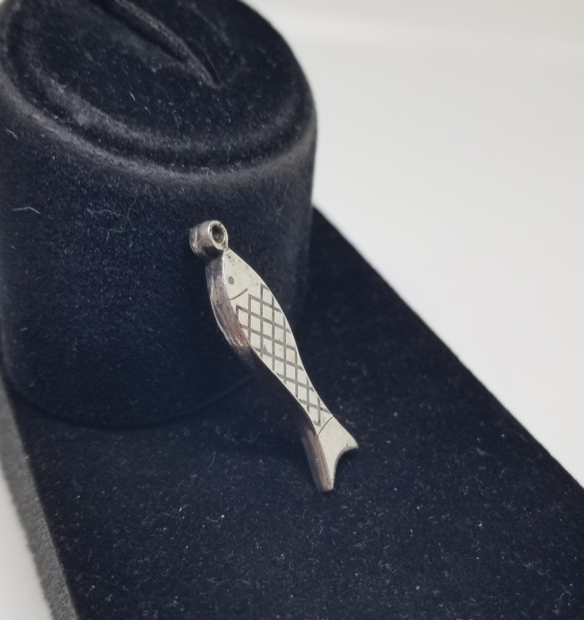 OSMANLI DÖNEMİ SAVAT İŞÇİLİKLİ GÜMÜŞ BALIK FORMLU KÖSTEK SALLAMASI PARÇASI