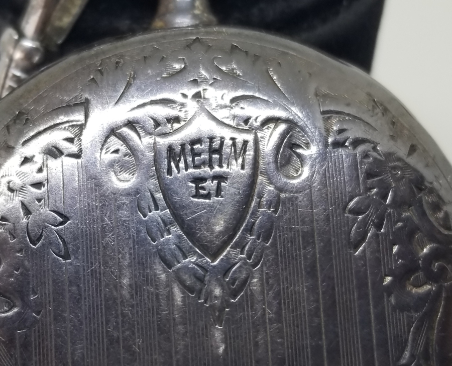 KABARTMA İŞÇİLİKLİ ANTİKA GÜMÜŞ OMEGA CEP SAATİ