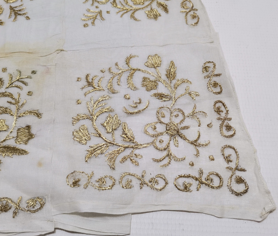 ÜZERİ OSMANLICA YAZILI ALTIN SIRMALI ÇEVRE