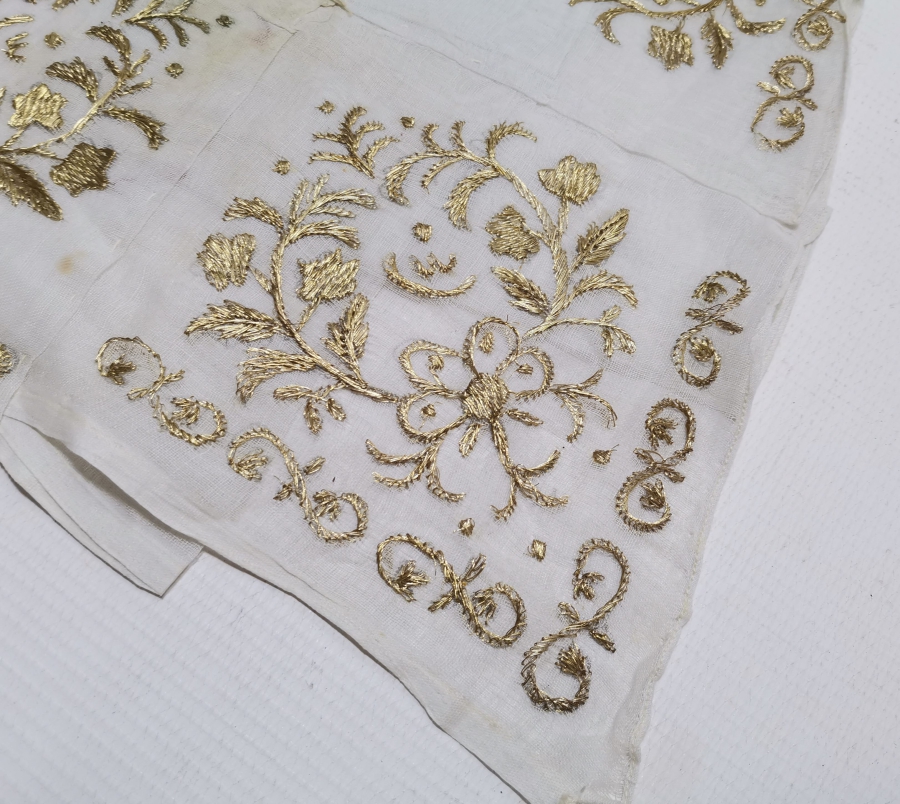 ÜZERİ OSMANLICA YAZILI ALTIN SIRMALI ÇEVRE