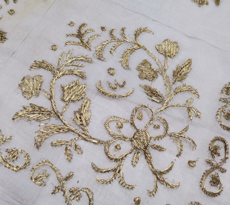 ÜZERİ OSMANLICA YAZILI ALTIN SIRMALI ÇEVRE