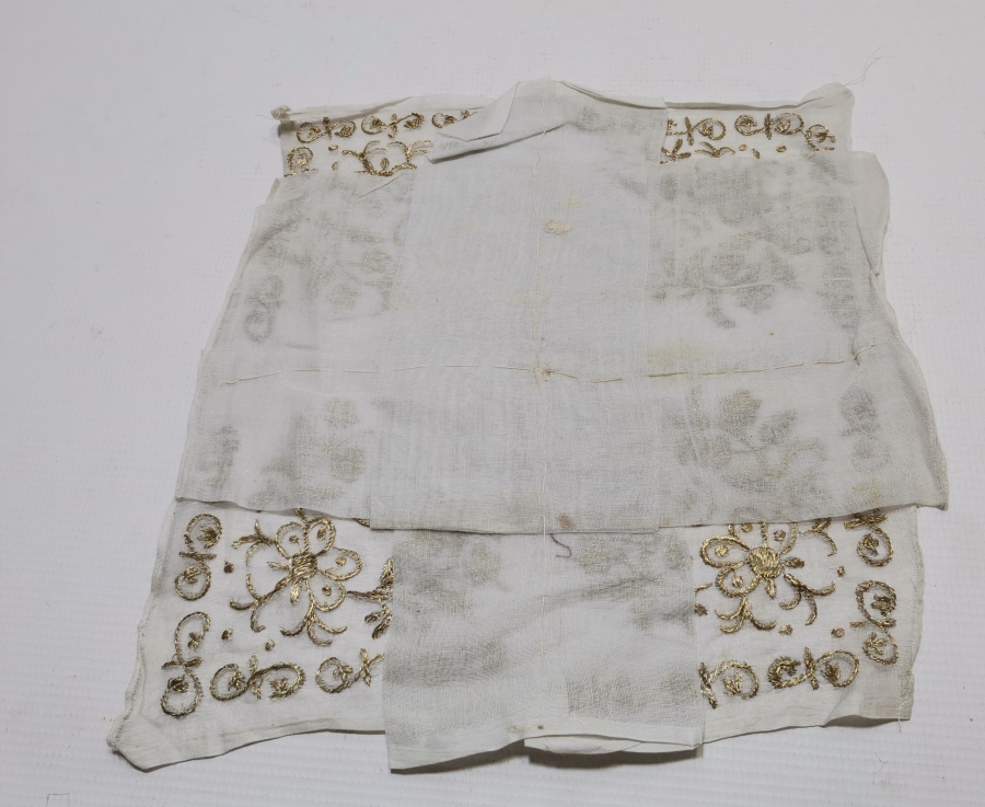 ÜZERİ OSMANLICA YAZILI ALTIN SIRMALI ÇEVRE