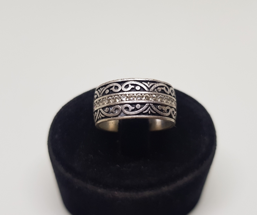 MARGAZİT TAŞLI VE KABARTMA İŞÇİLİKLİ GÜMÜŞ ALYANS YÜZÜK