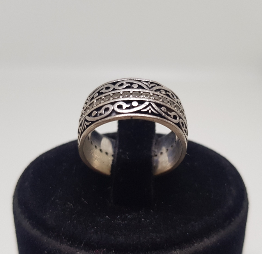 MARGAZİT TAŞLI VE KABARTMA İŞÇİLİKLİ GÜMÜŞ ALYANS YÜZÜK