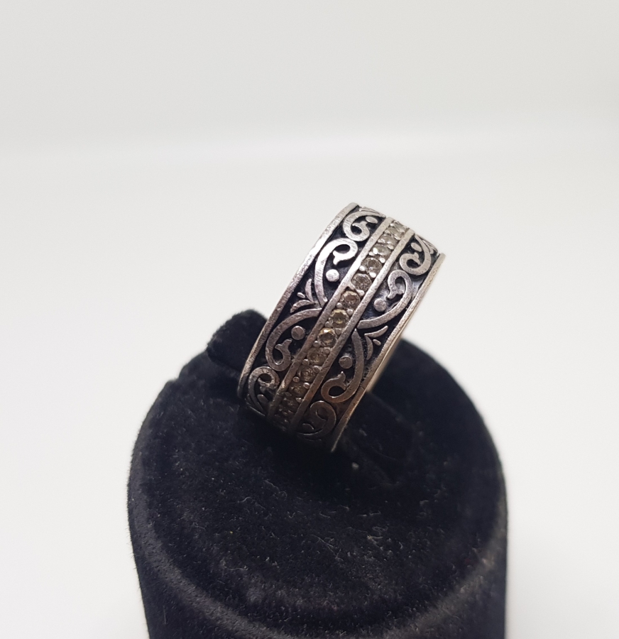 MARGAZİT TAŞLI VE KABARTMA İŞÇİLİKLİ GÜMÜŞ ALYANS YÜZÜK