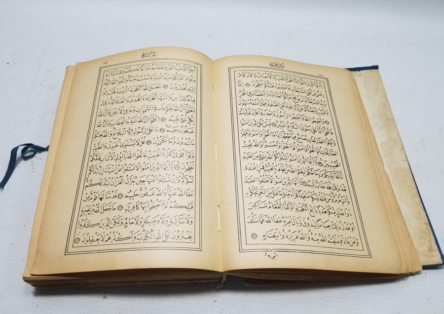 KAPAĞI ALTIN VARAKLI RENKLİ BASKI ANTİKA KUR'AN-I KERİM