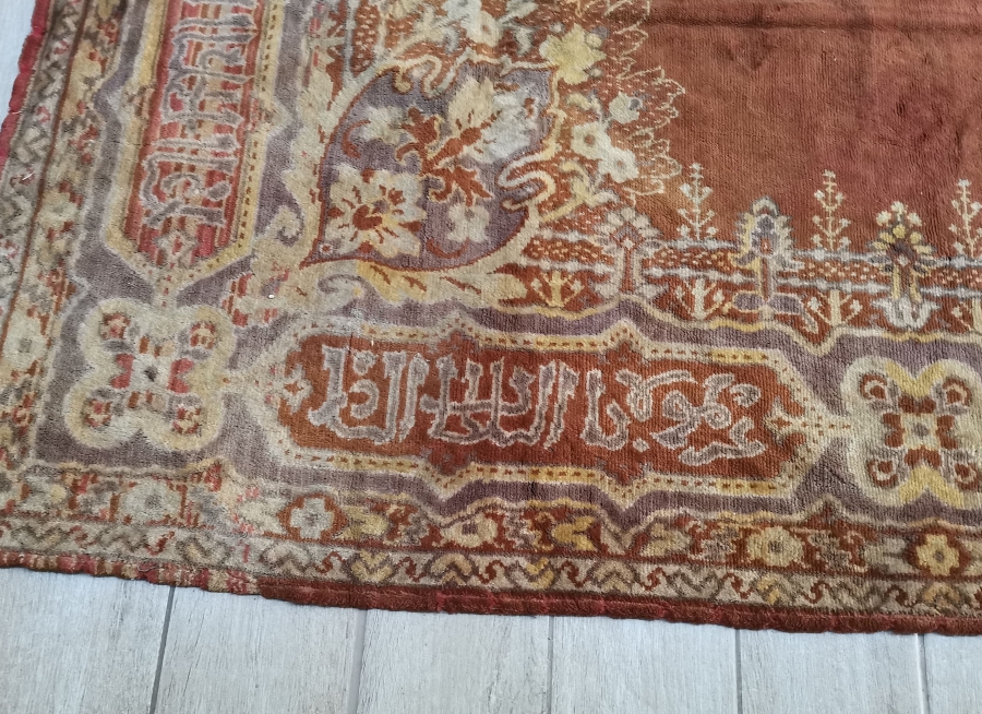 ÜZERİ AYETLERLE DEKORLU OSMANLI DÖNEMİ BÜYÜK BOY İPEKLİ FLOŞ DUVAR HALISI - MİNBER ARKASI