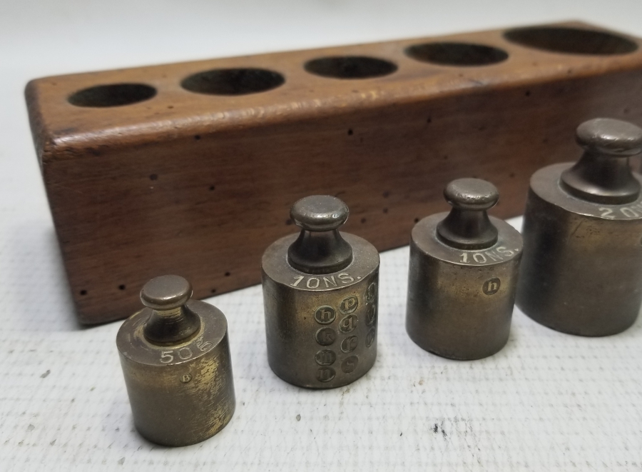 ORİJİNAL AHŞAP KUTUSUNDA ANTİKA DİRHEM LOTU