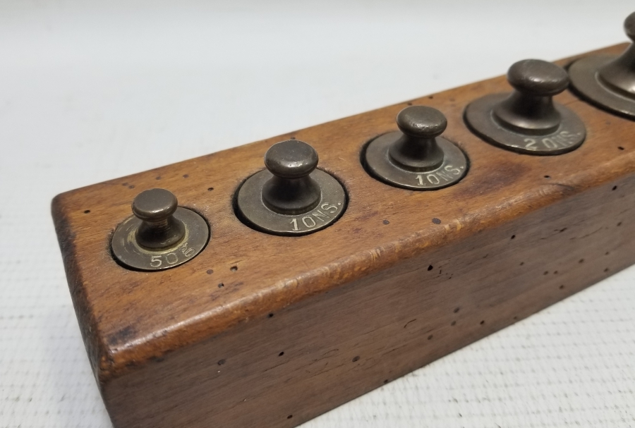 ORİJİNAL AHŞAP KUTUSUNDA ANTİKA DİRHEM LOTU