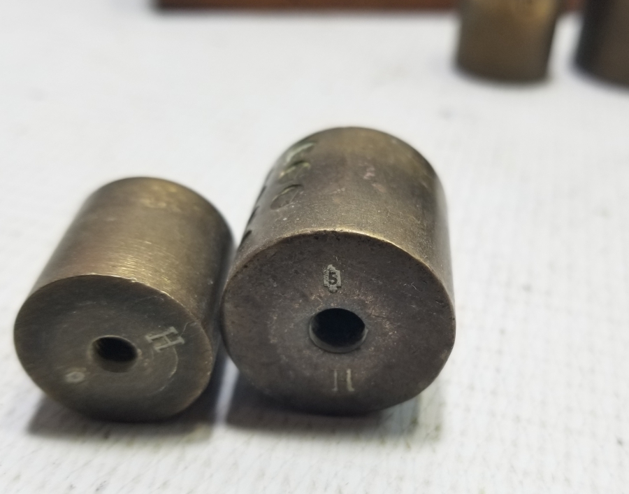 ORİJİNAL AHŞAP KUTUSUNDA ANTİKA DİRHEM LOTU