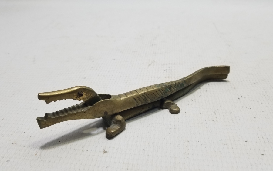 TİMSAH FORMLU ANTİKA PİRİNÇ CEVİZ KIRACAĞI