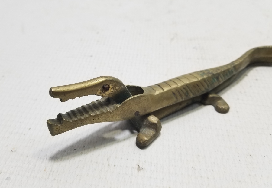 TİMSAH FORMLU ANTİKA PİRİNÇ CEVİZ KIRACAĞI