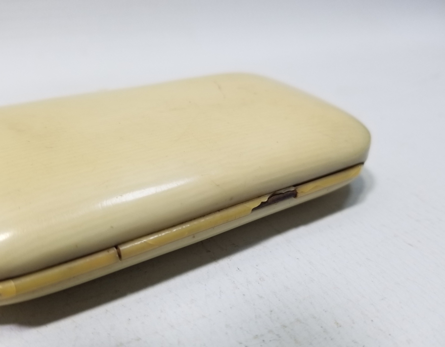 FİLDİŞİ GÖRÜNÜMLÜ GALALİT KUTUSUNDA NADİR OSMANLI GÜMÜŞ SEYAHAT DİKİŞ SETİ