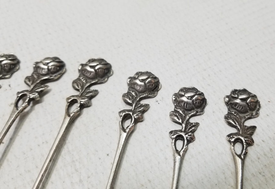 KABARTMA İŞÇİLİKLİ ANTİKA GÜMÜŞ ÇAY KAŞIĞI TAKIMI