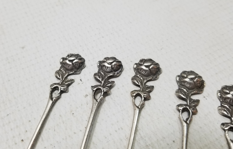 KABARTMA İŞÇİLİKLİ ANTİKA GÜMÜŞ ÇAY KAŞIĞI TAKIMI