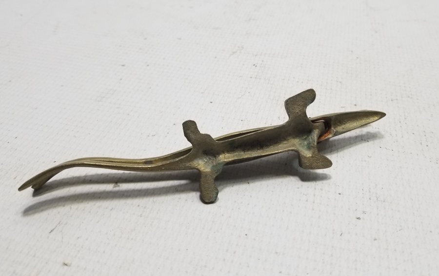 TİMSAH FORMUNDA YAPILMIŞ ANTİKA PİRİNÇ CEVİZ KIRACAĞI