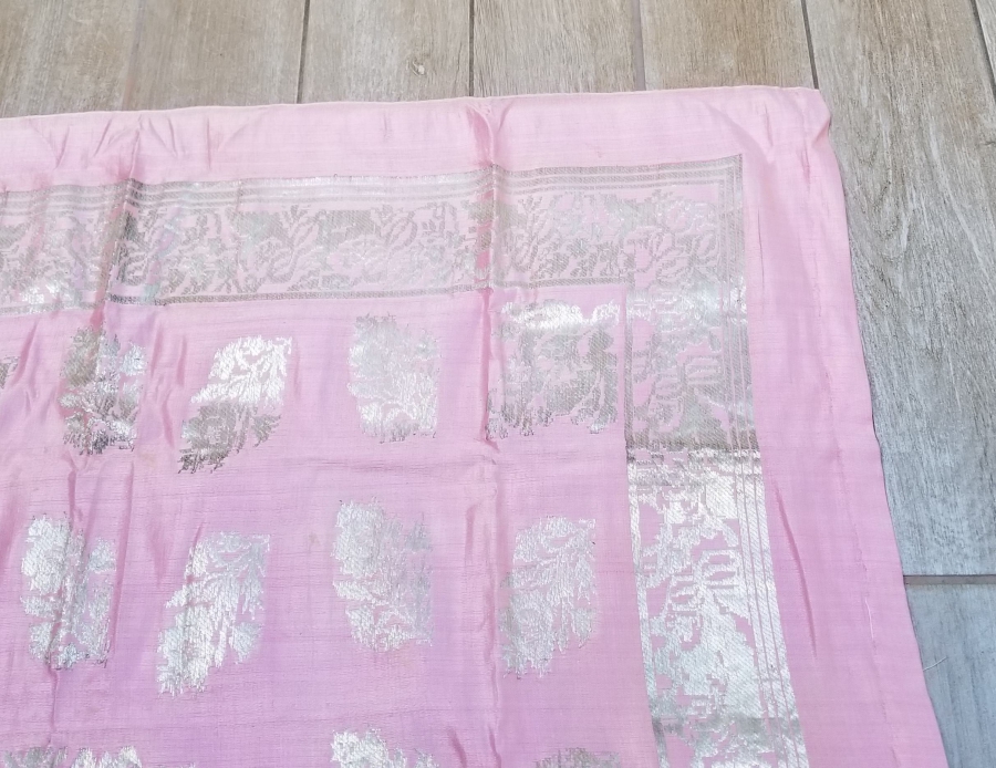 OSMANLI DÖNEMİ HEREKE YAPIMI GÜMÜŞ SIRMA İŞÇİLİKLİ İPEK GELİN BOHÇASI