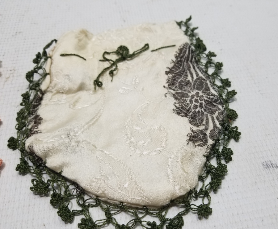 OSMANLI DÖNEMİ KUMAŞTAN YAPILMIŞ İPEK VE KADİFE KESE