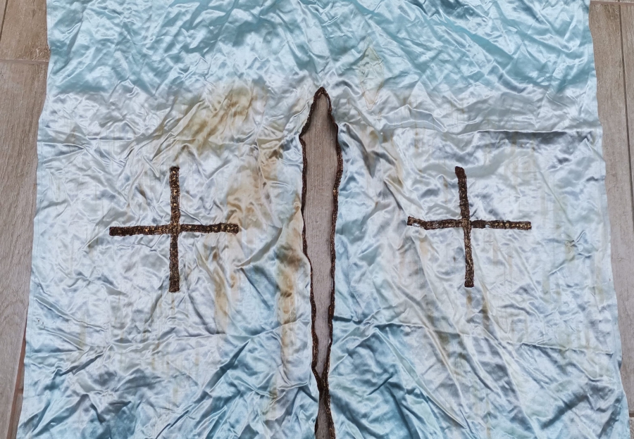 ÜZERİ HAÇ FİGÜRLÜ OSMANLI DÖNEMİ İPEK PAPAZ ÖRTÜSÜ