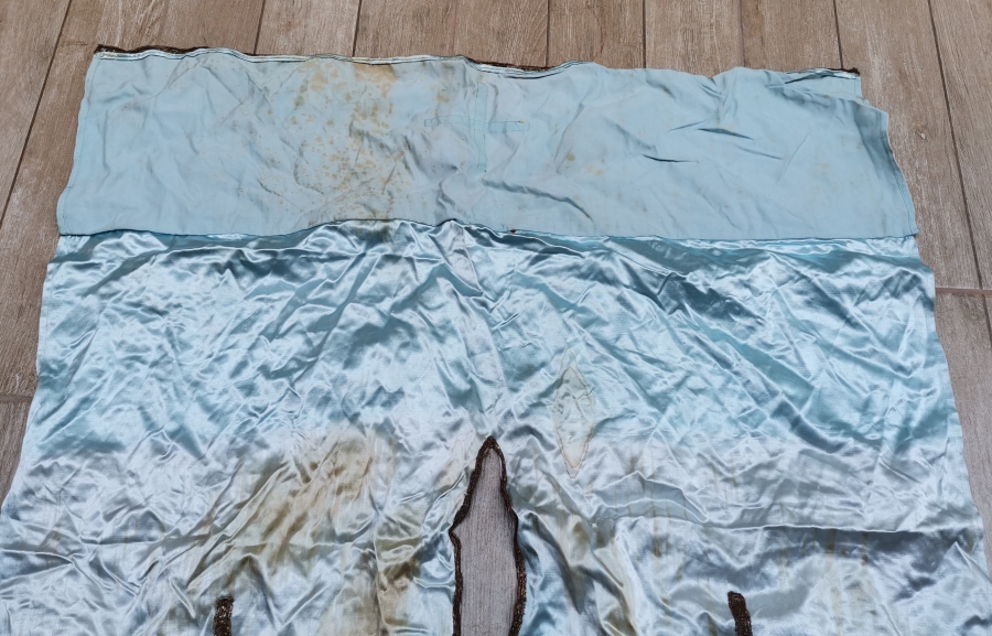 ÜZERİ HAÇ FİGÜRLÜ OSMANLI DÖNEMİ İPEK PAPAZ ÖRTÜSÜ