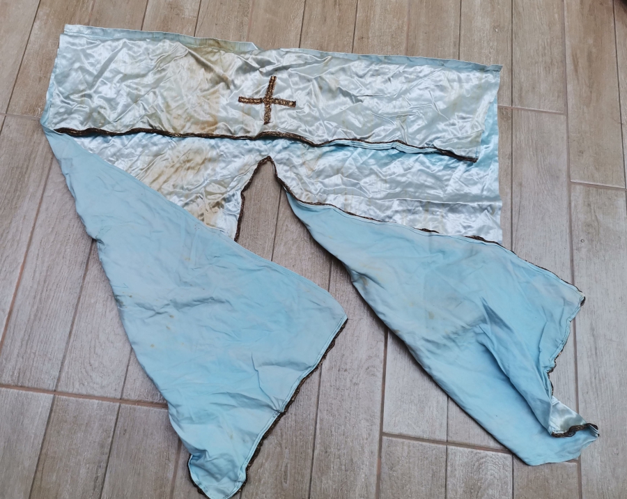 ÜZERİ HAÇ FİGÜRLÜ OSMANLI DÖNEMİ İPEK PAPAZ ÖRTÜSÜ