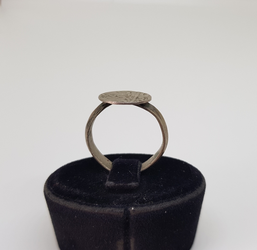 ÜZERİ YAZILI KABARTMA İŞÇİLİKLİ OSMANLI DÖNEMİ GÜMÜŞ APLİKLİ YÜZÜK