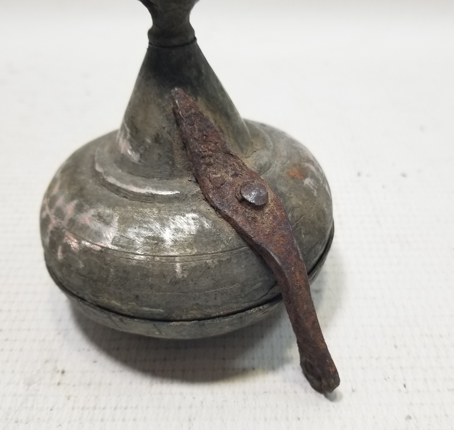 ÜST KISMI KUBBELİ FORMDA OSMANLI DÖNEMİ İBRİK KAPAĞI